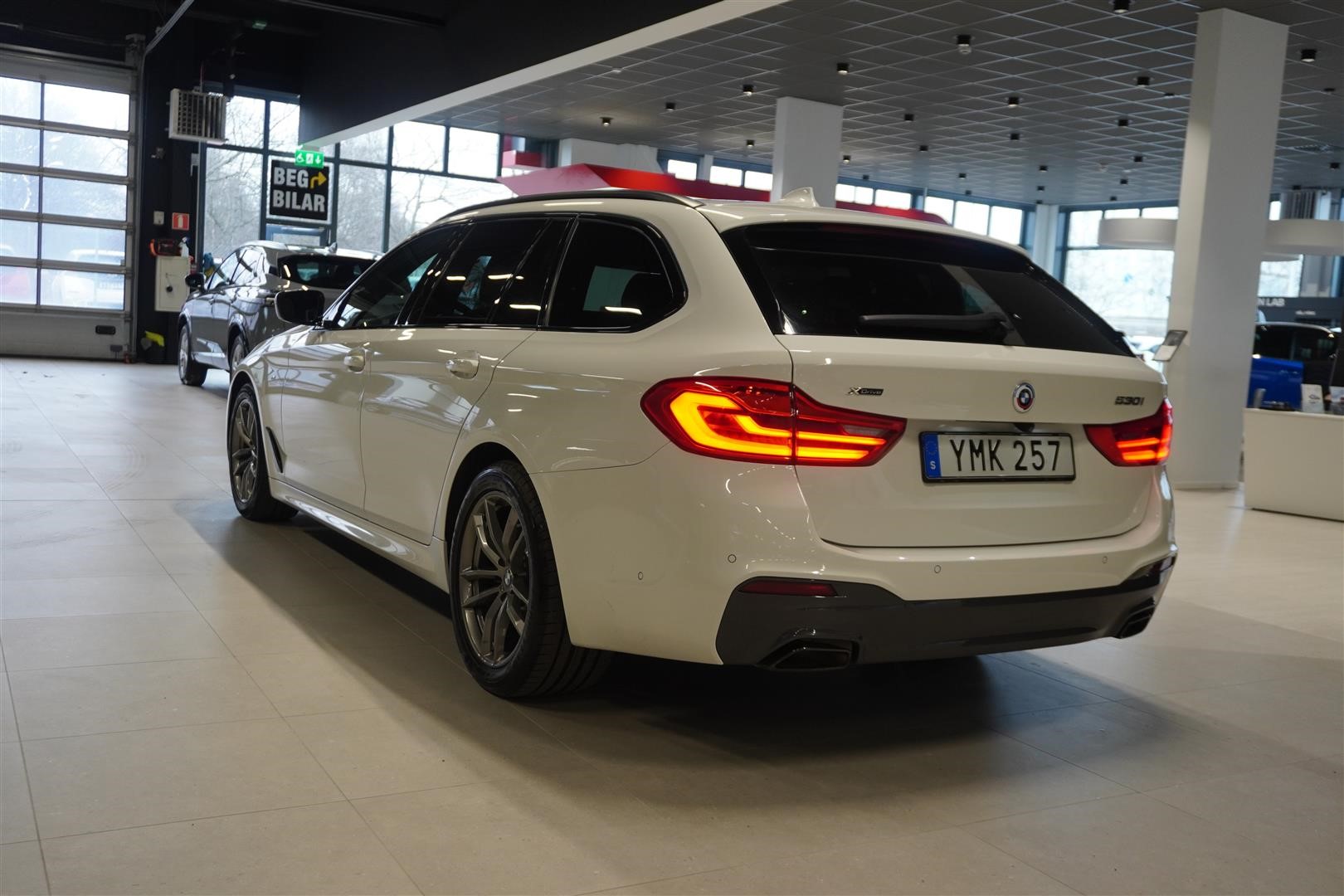 Touring M Sport Innovation Drag Pano H K HUD_3