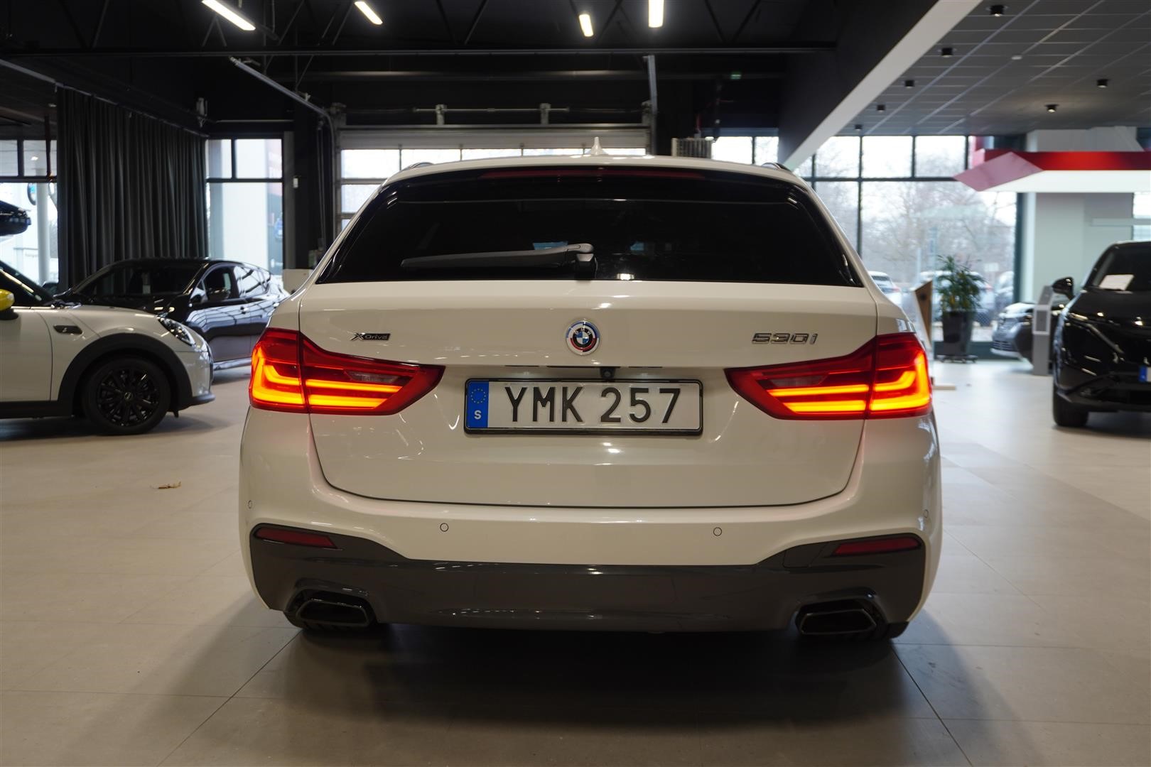 Touring M Sport Innovation Drag Pano H K HUD_4