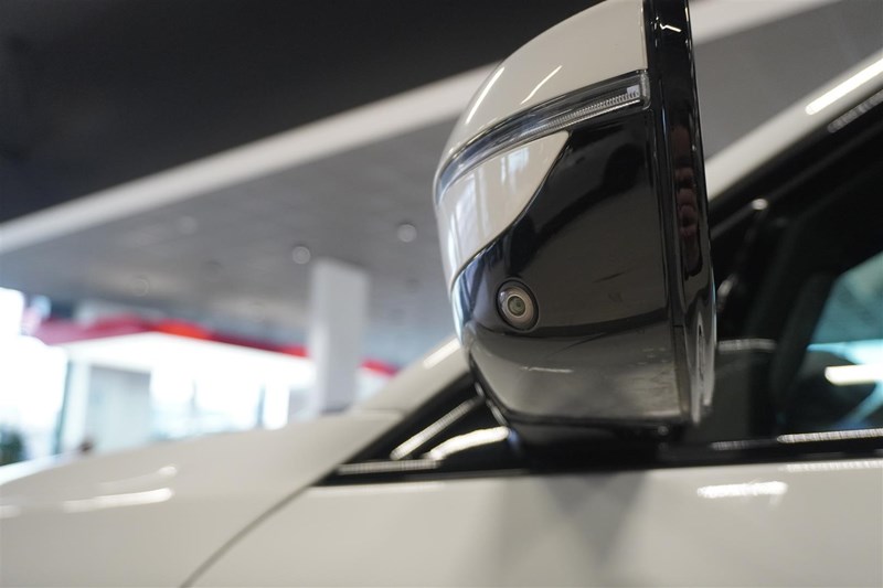 Touring M Sport Innovation Drag Pano H K HUD_8
