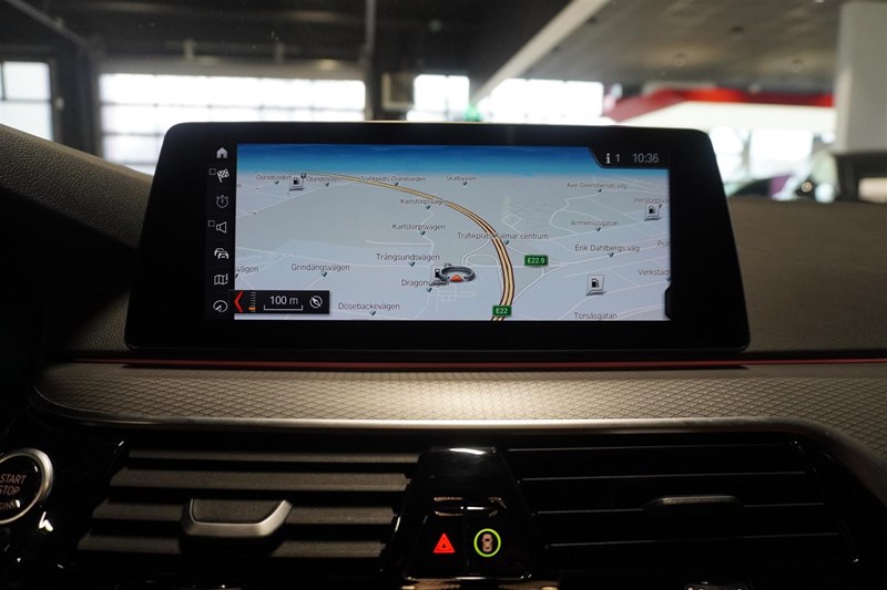 Touring M Sport Innovation Drag Pano H K HUD_10