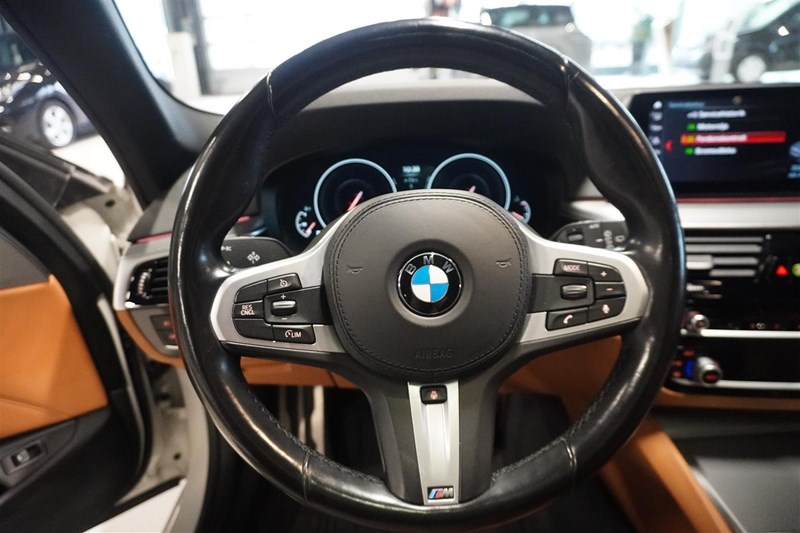 Touring M Sport Innovation Drag Pano H K HUD_13