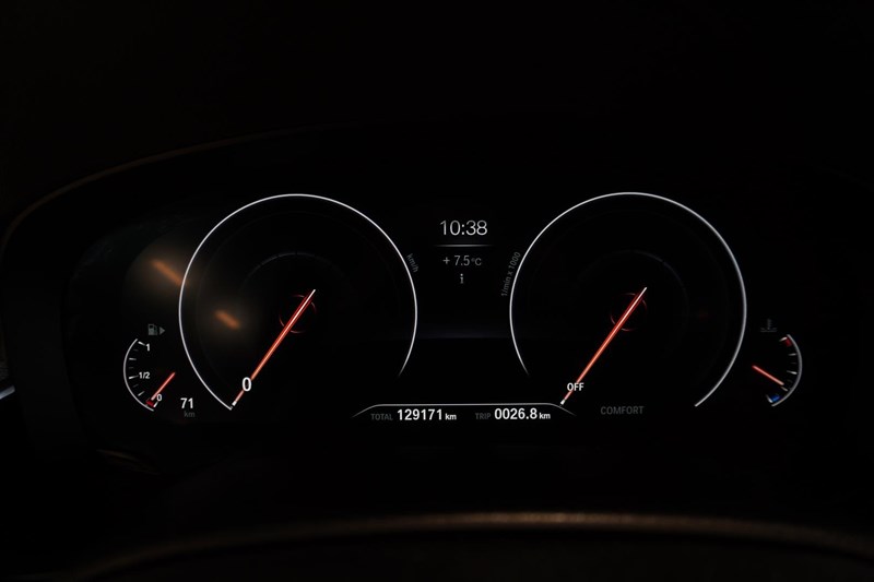 Touring M Sport Innovation Drag Pano H K HUD_14