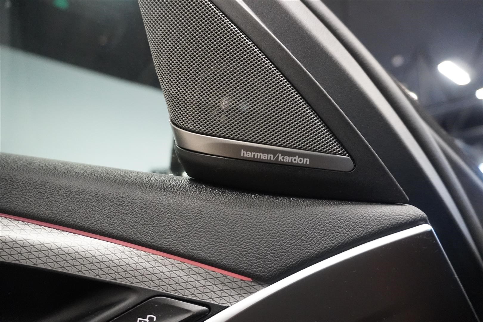 Touring M Sport Innovation Drag Pano H K HUD_16
