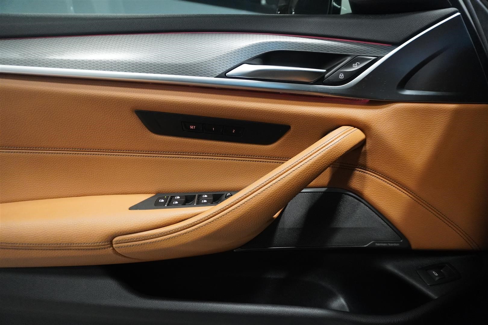 Touring M Sport Innovation Drag Pano H K HUD_17