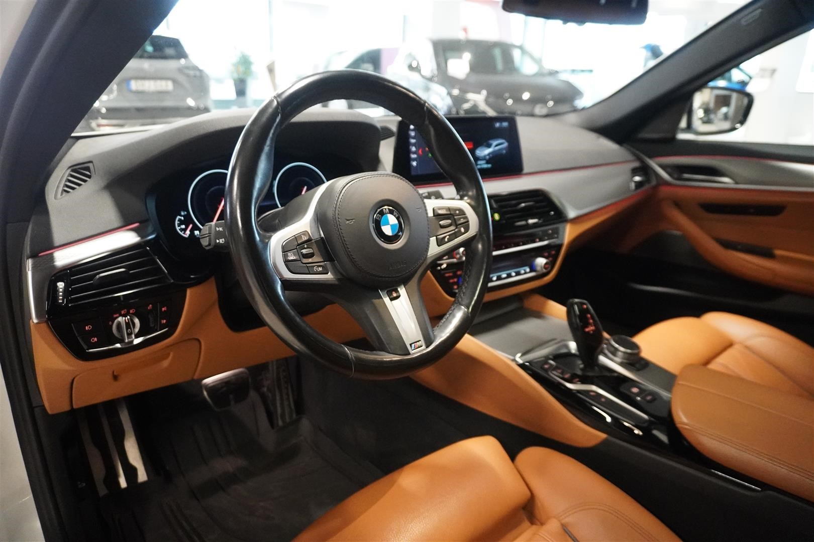 Touring M Sport Innovation Drag Pano H K HUD_18