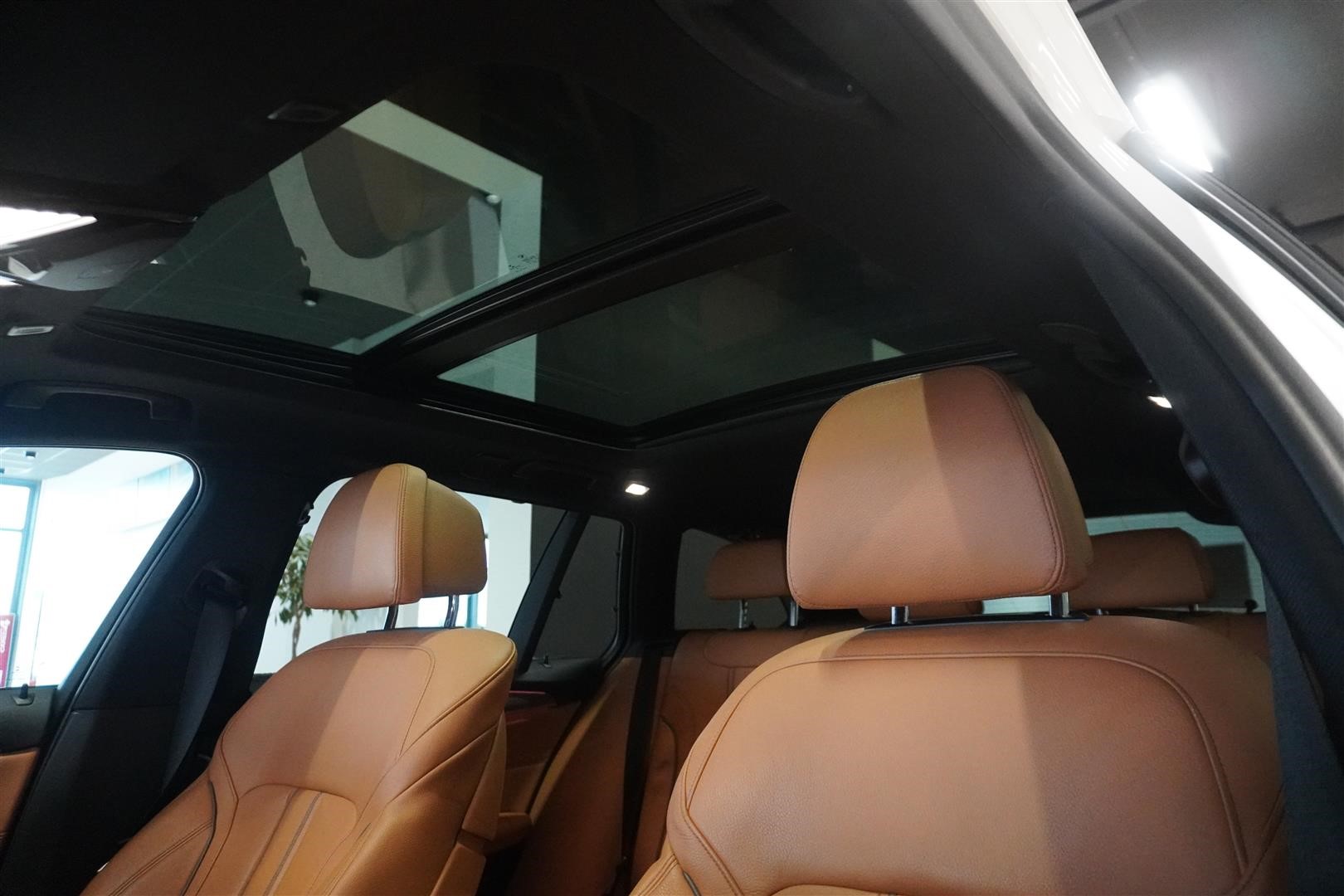 Touring M Sport Innovation Drag Pano H K HUD_20
