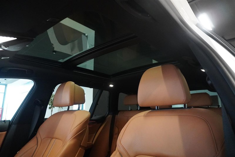 Touring M Sport Innovation Drag Pano H K HUD_20