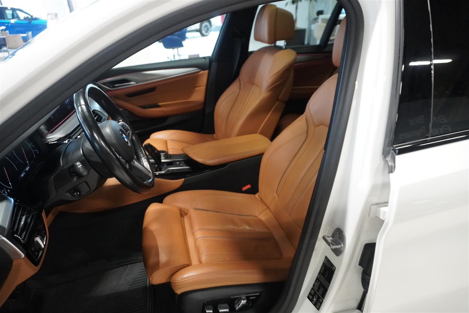 Touring M Sport Innovation Drag Pano H K HUD_21