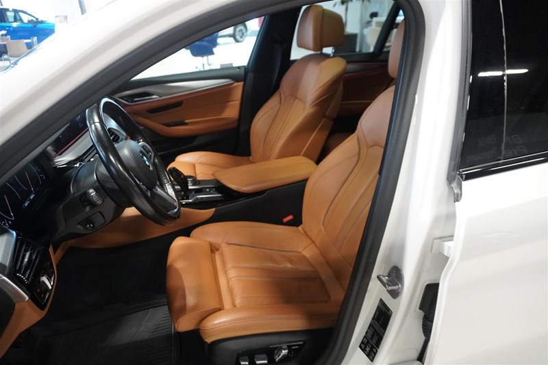 Touring M Sport Innovation Drag Pano H K HUD_21