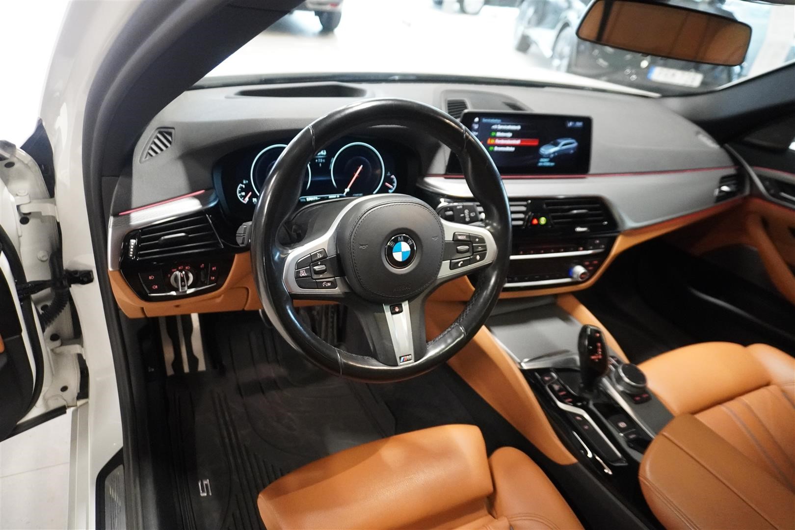 Touring M Sport Innovation Drag Pano H K HUD_23