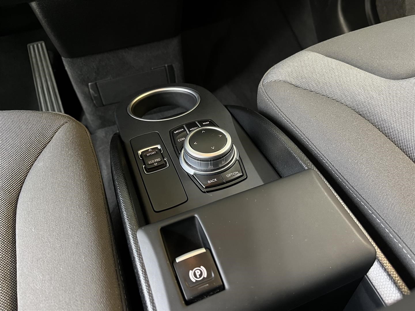 BMW i3s 120 Ah Charged Comfort Advanced Navigation Värmepump_9