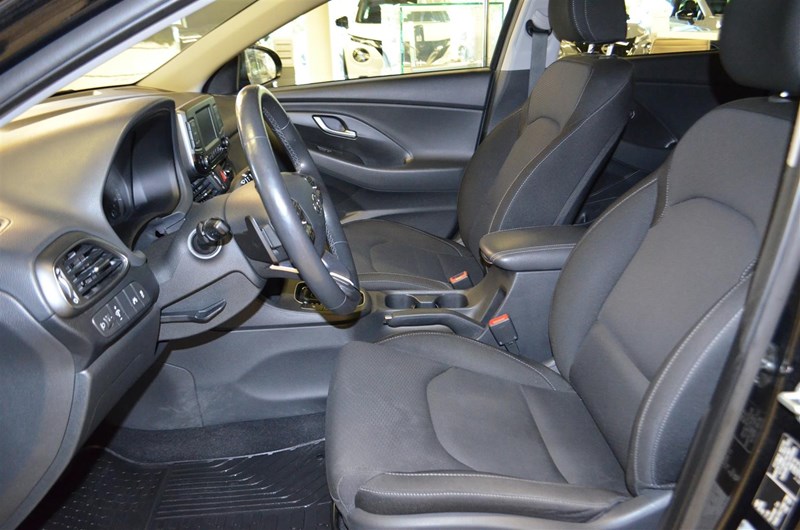 Hyundai i30 1.4 T-GDi Comfort Automat DCT-7 2 Ägare_5