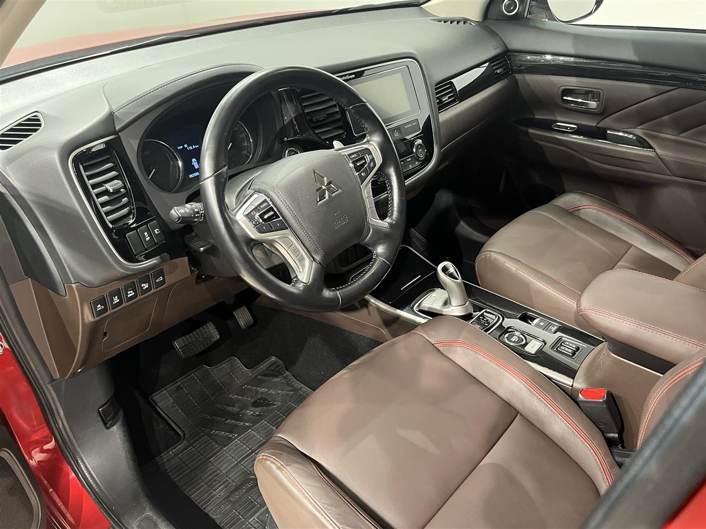 Mitsubishi Outlander PHEV 4WD Business 360° Drag_3