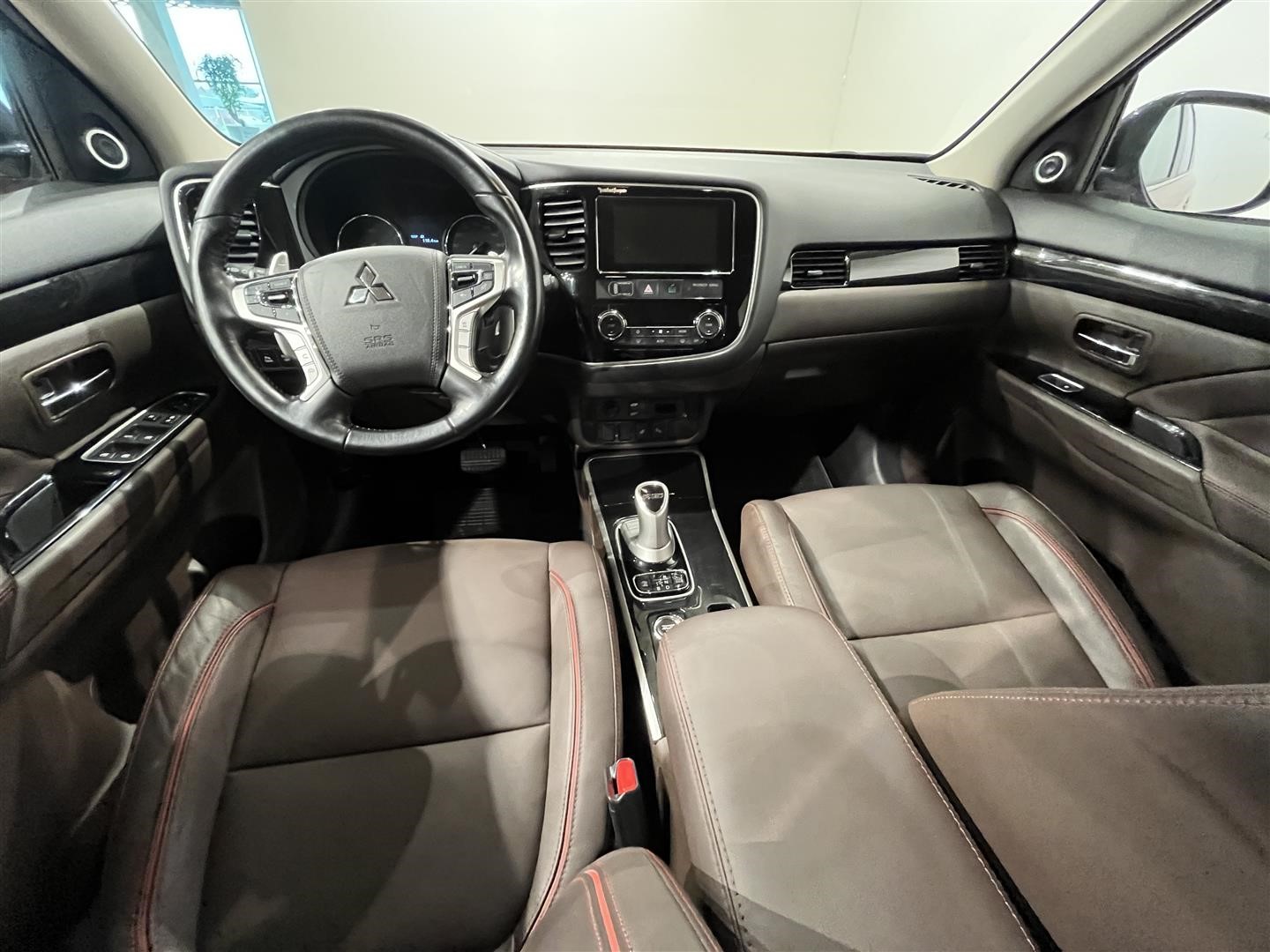 Mitsubishi Outlander PHEV 4WD Business 360° Drag_5