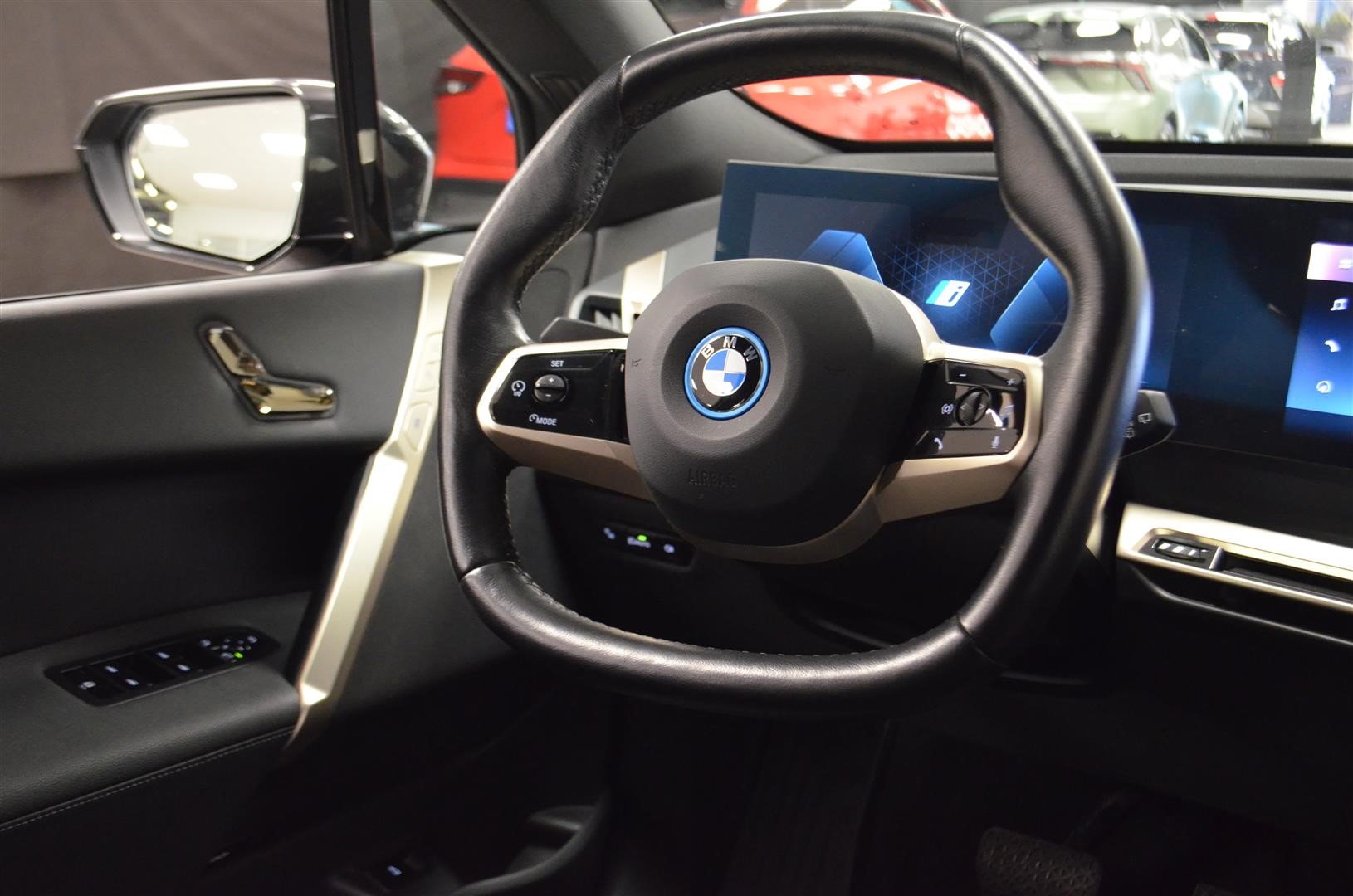 BMW iX xDrive40 Innovation Exclusive Comfort 22 hk Drag_9